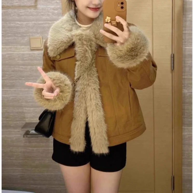 

2024 New Arrival Thick Lambswool Urban Style Sweet and Stylish Denim Short Fur Jacket for Women Autumn and Winter