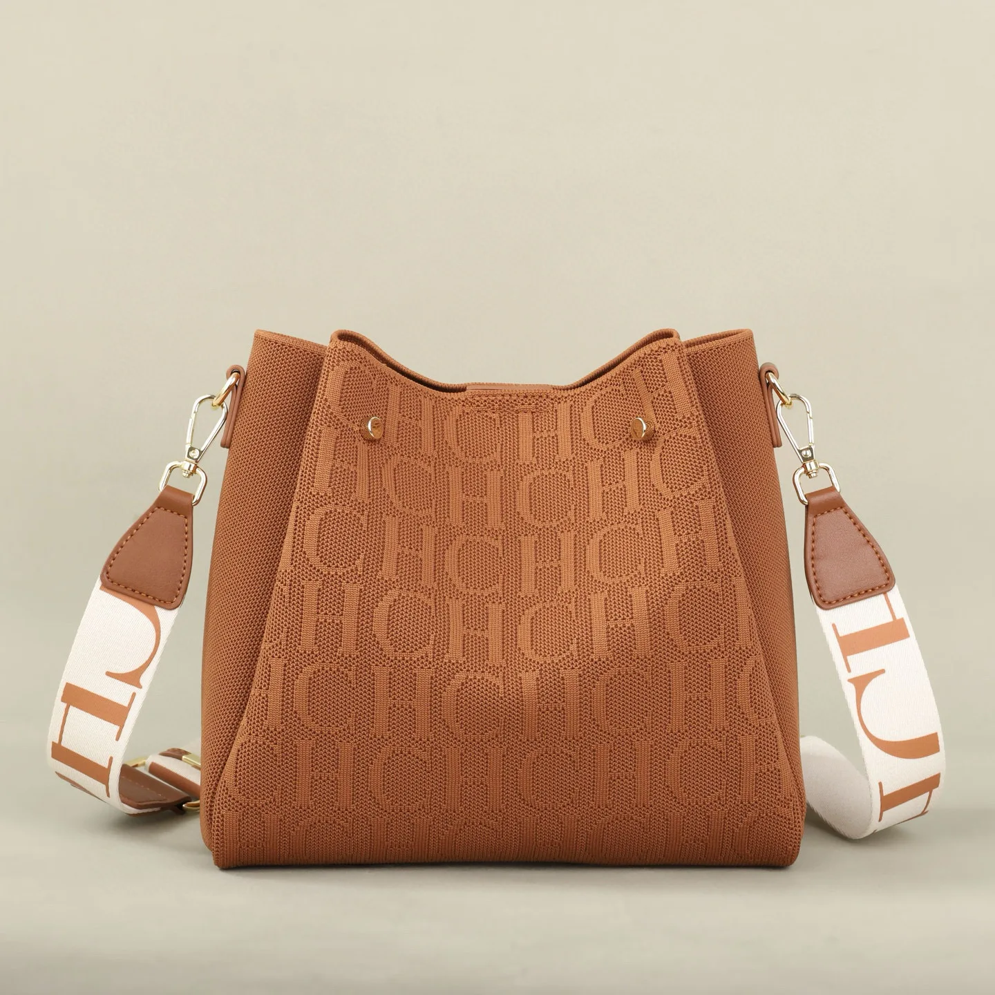 

CHHC 2026 Woven Shoulder Bag Large Capacity Convertible Crossbody Tote Trendy Commuter Bag for Women
