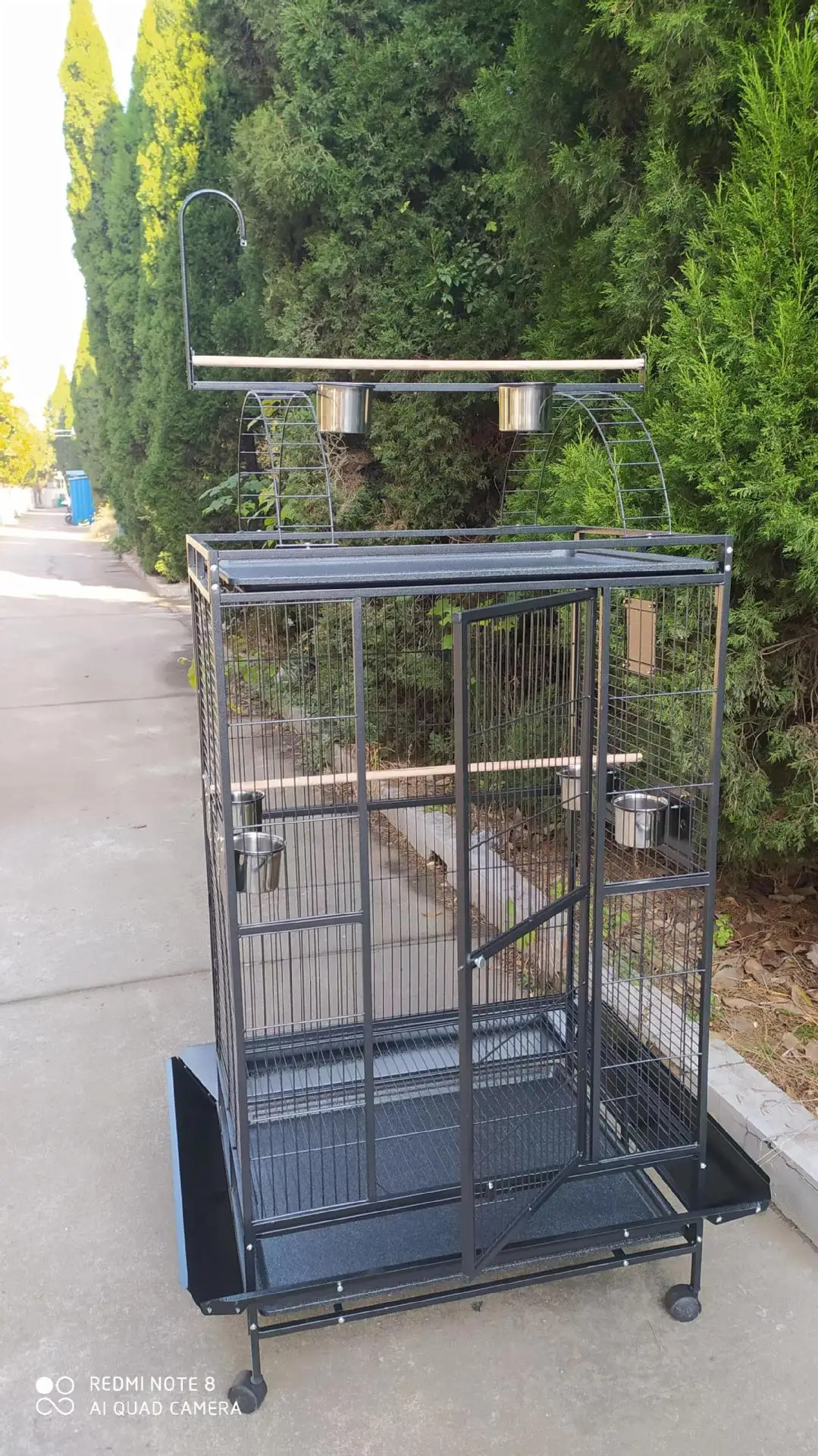 

Large parrot cage Luxury villa Bird parrot cage manufacturer Large, medium and small parrot cage