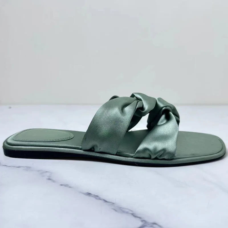 

Summer new shoes with green silk texture square toe and exposed for casual wear, flat bottomed sandals for women slippers