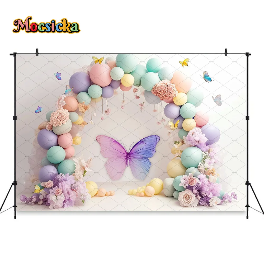 子供のためのケーキスマッシュ写真の背景、甘い蝶、ピンクのアーチ、風船の壁、女の子のための花の背景、1歳の誕生日、フォトゾーン