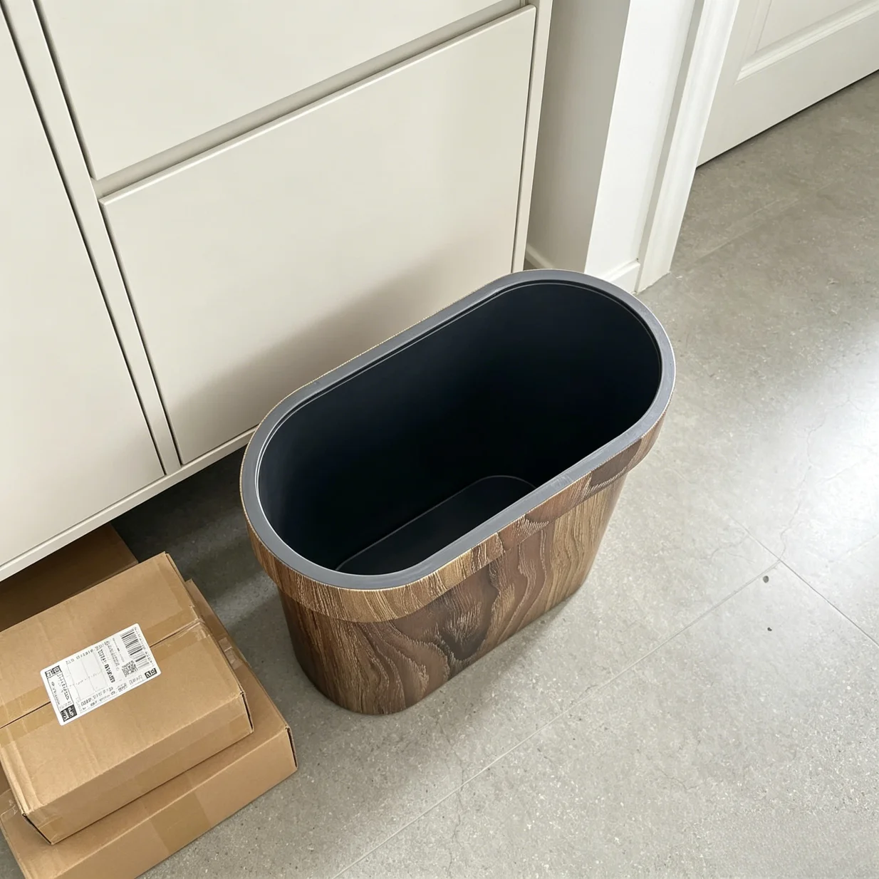 Narrow‑Profile Wood‑Grain Waste Bin with Secure Rim Holder, Slim Oval Decorative Garbage Container for Tight Corners Bedroom Bathroom Home