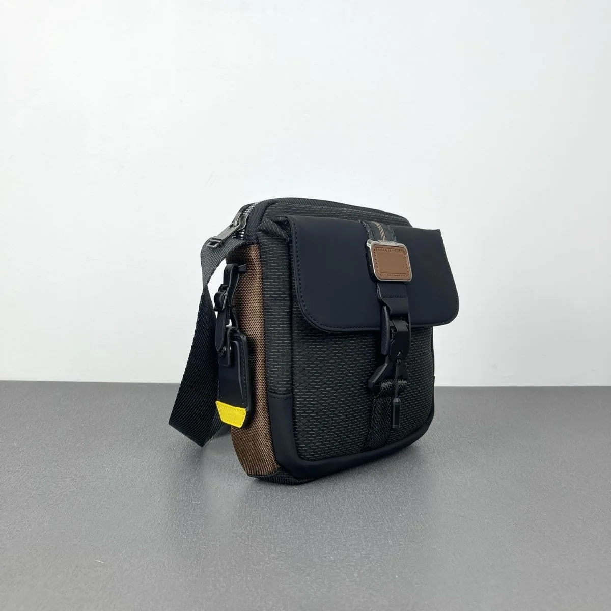 New Men's Fashionable Casual Crossbody Bag Ballistic Nylon Single Shoulder Bag Business Leisure Small Square Bag 232709