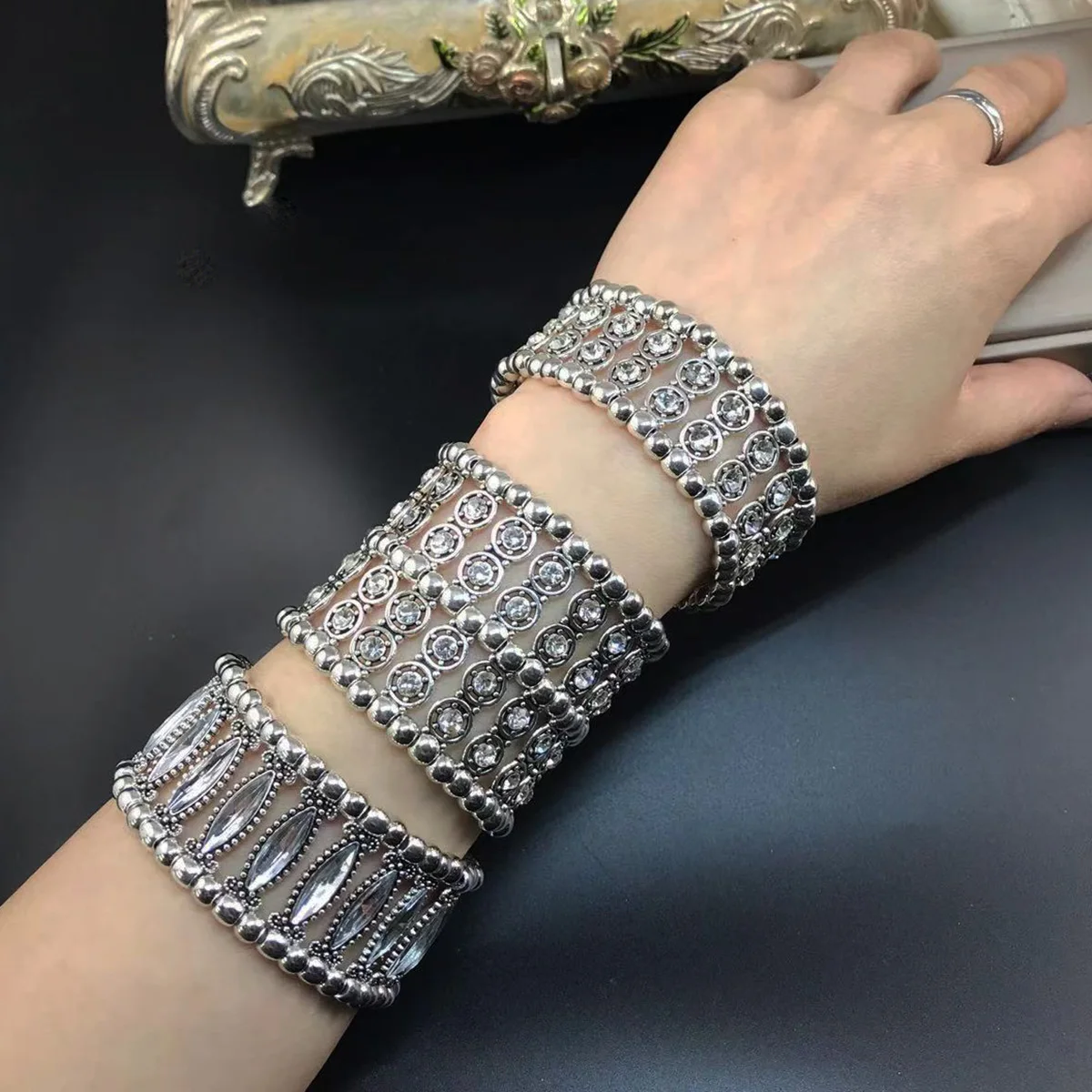 New Fashion Women\'s Vintage Rhinestone Handmade Beaded Elastic Bracelet