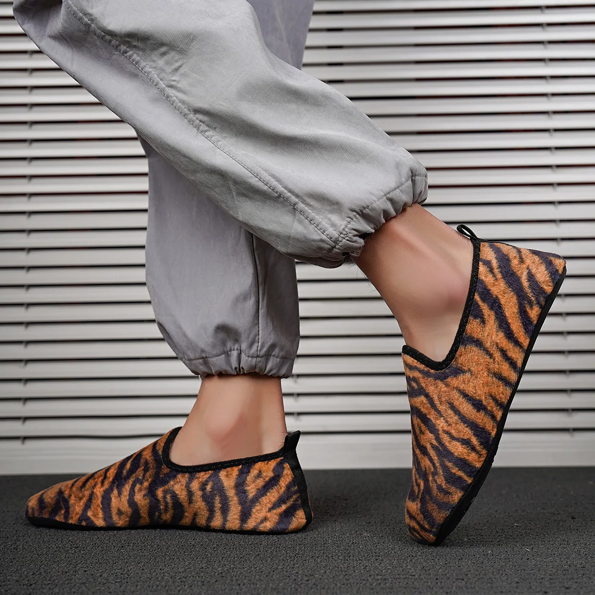 Men's indoor casual shoes for lazy people, suitable for indoor wear. Winter lazy shoes, winter cotton shoes