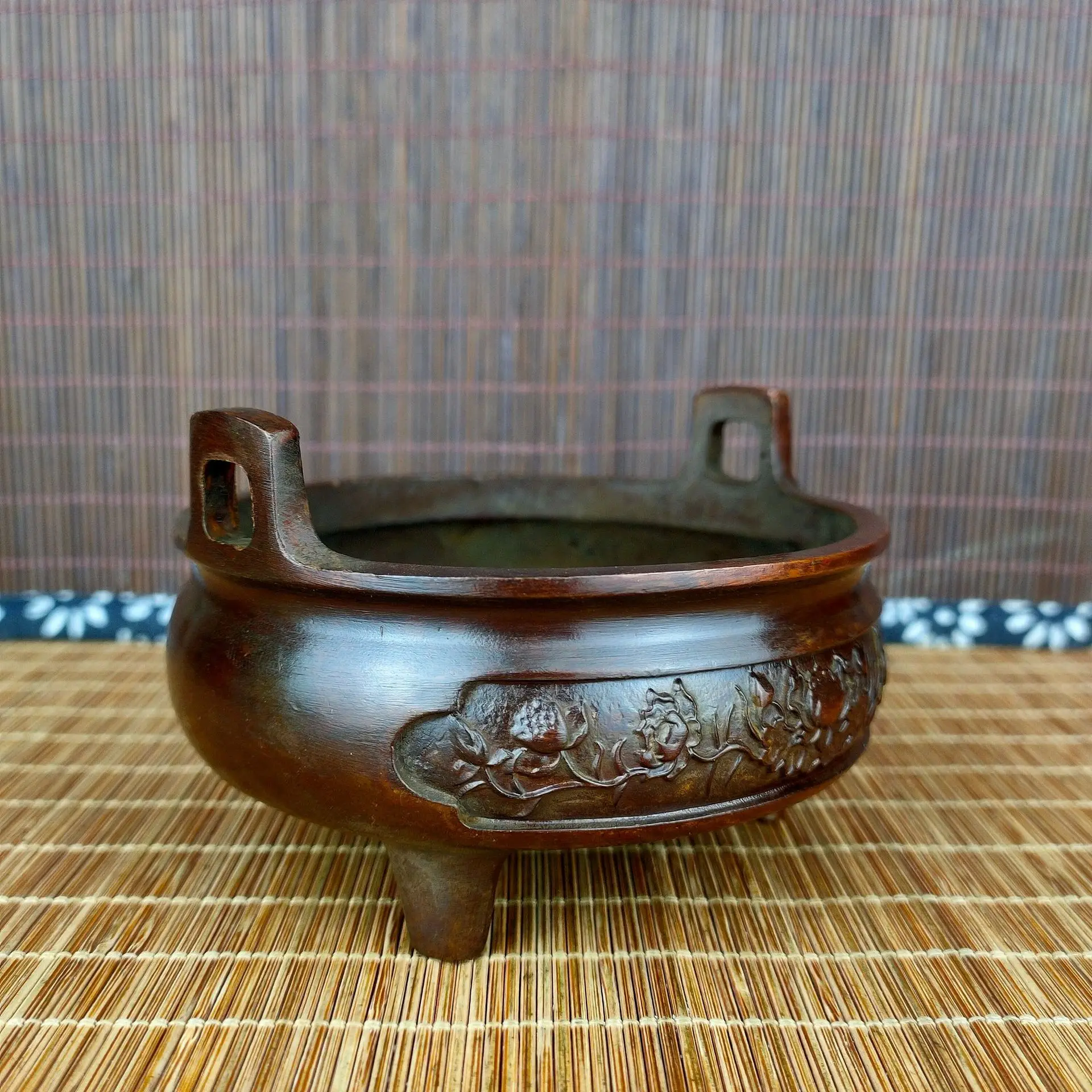 Sculpture copper incense burner household old incense burner tea ceremony Zen Xuande agarwood plate three-legged