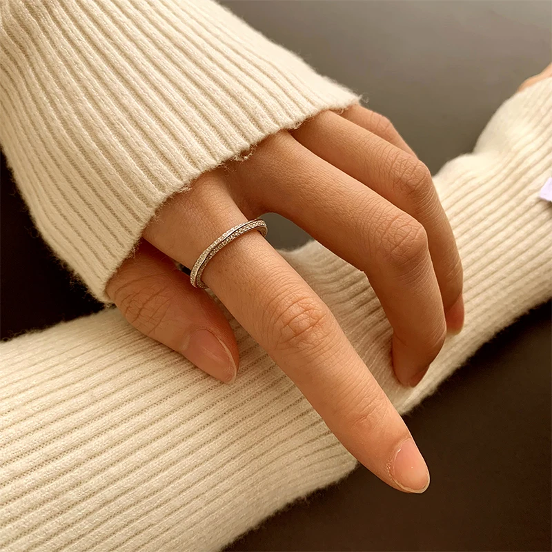 Creative and Personalized Genuine S925 Silver Full Diamond Zircon Möbius Strip Simple Couple Ring