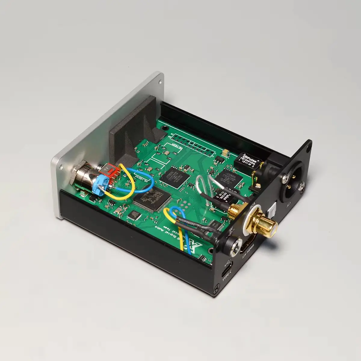 NEW AF200 USB Digital Audio Interface SPDIF Coaxial AES Fiber Optic I2S Support DSD1024 PCM768 High-Resolution Sound Card