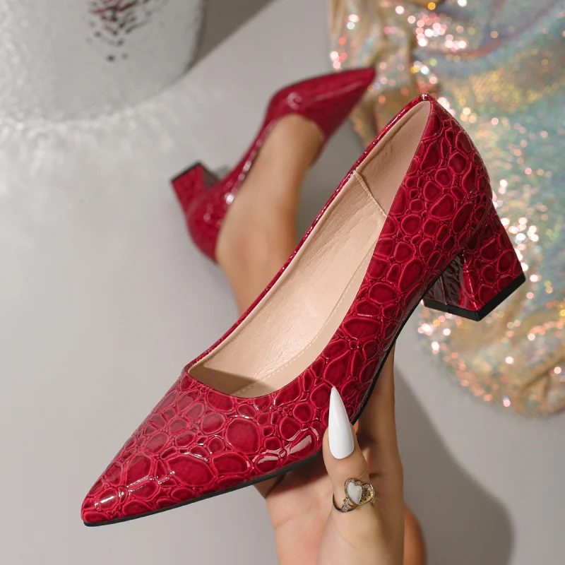 

Slip-on comfortable chunky heel shoes2026New stone-patterned pointed-toe women's high-heeled shoes