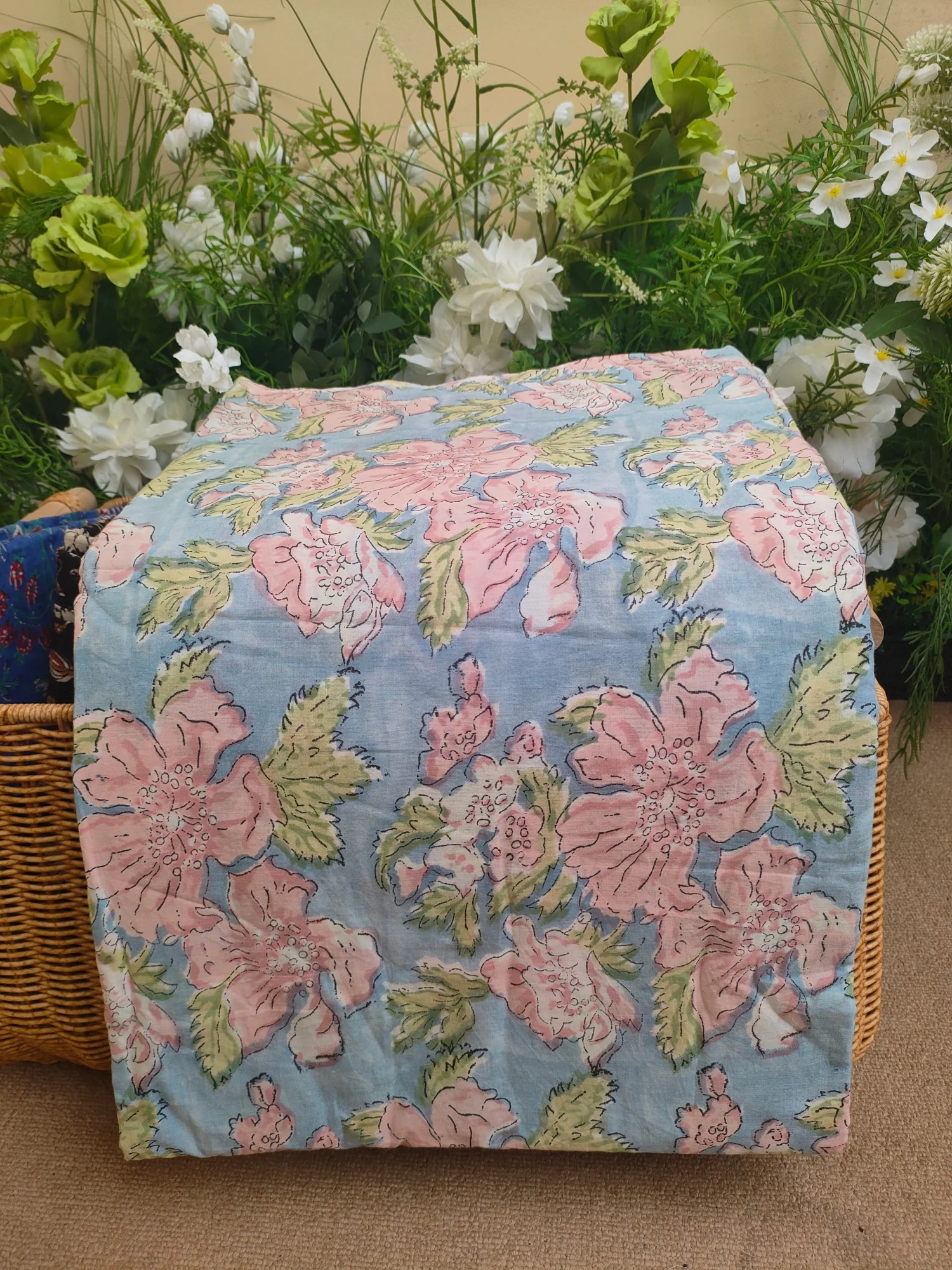 

Индийская ткань ручной набойки с ретро-цветочным узором, 100% мягкий хлопок, французская ткань для шитья, рукоделия, одежды, подушек, обивки диванов и столов