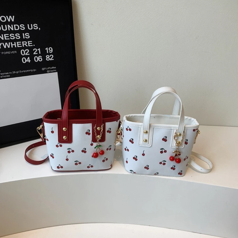 المرأة بو الكرز حقيبة كتف سعة كبيرة حقيبة التنقل العصرية مع قلادة الكرز حقيبة كروسبودي أنيقة حقيبة يد جمالية #4