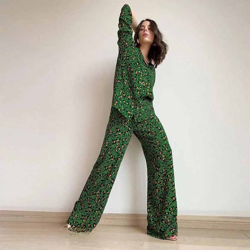 ヒョウ柄ロングスリーブロングパンツセットホーム服-vネック-spwear-秋シーズン女性のホーム快適なスーツ