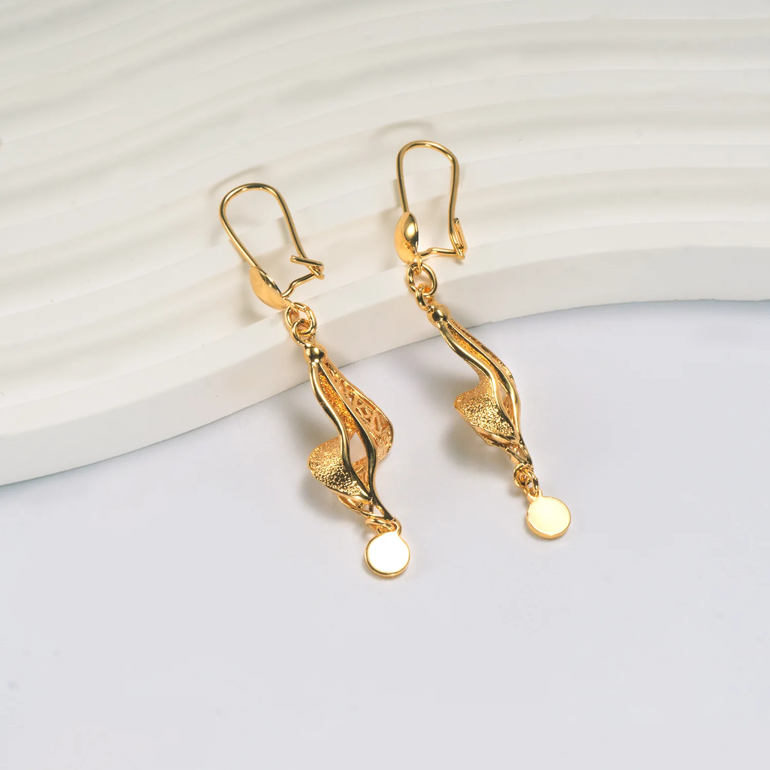 Manufacturer wholesale women's Middle East Dubai stud earrings ethnic style Vietnamese sand gold hollow leaves copper gold-plate