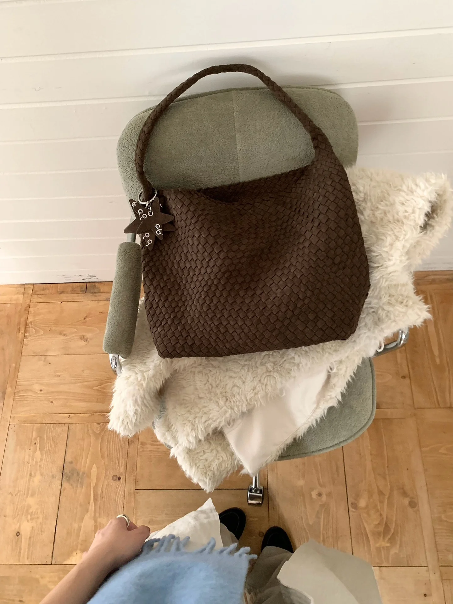 Retro Handwoven Suede Leather Tote Bag Large Capacity Single Shoulder Commuter Bag Star Pendant Pure E-commerce Sale