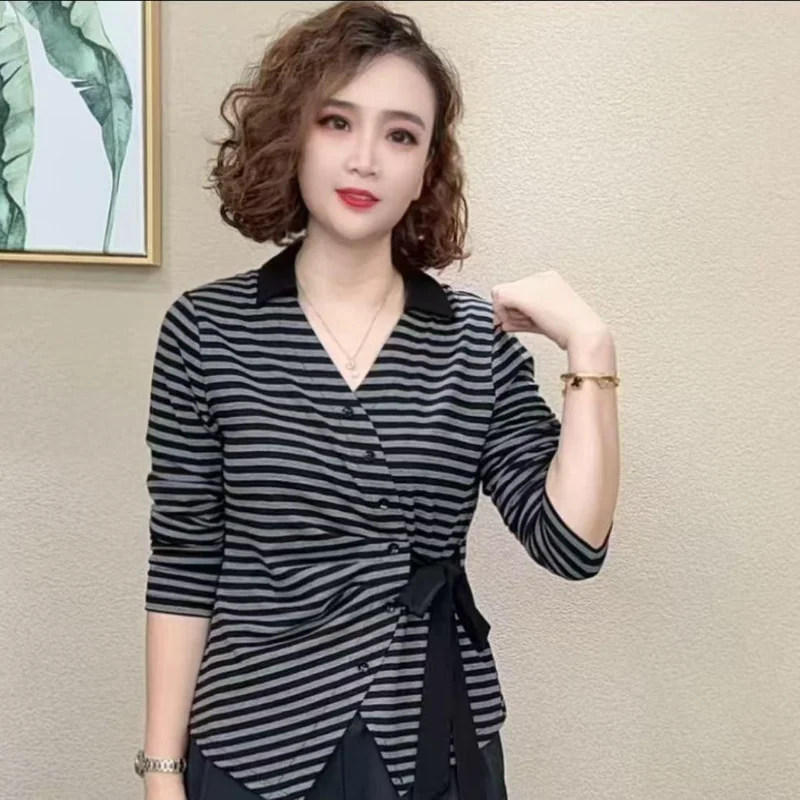 2025 New Women's Spliced   V-neck Button Striped Casual Bottoming Fashion Age-reducing Long-sleeved Top Cardigan