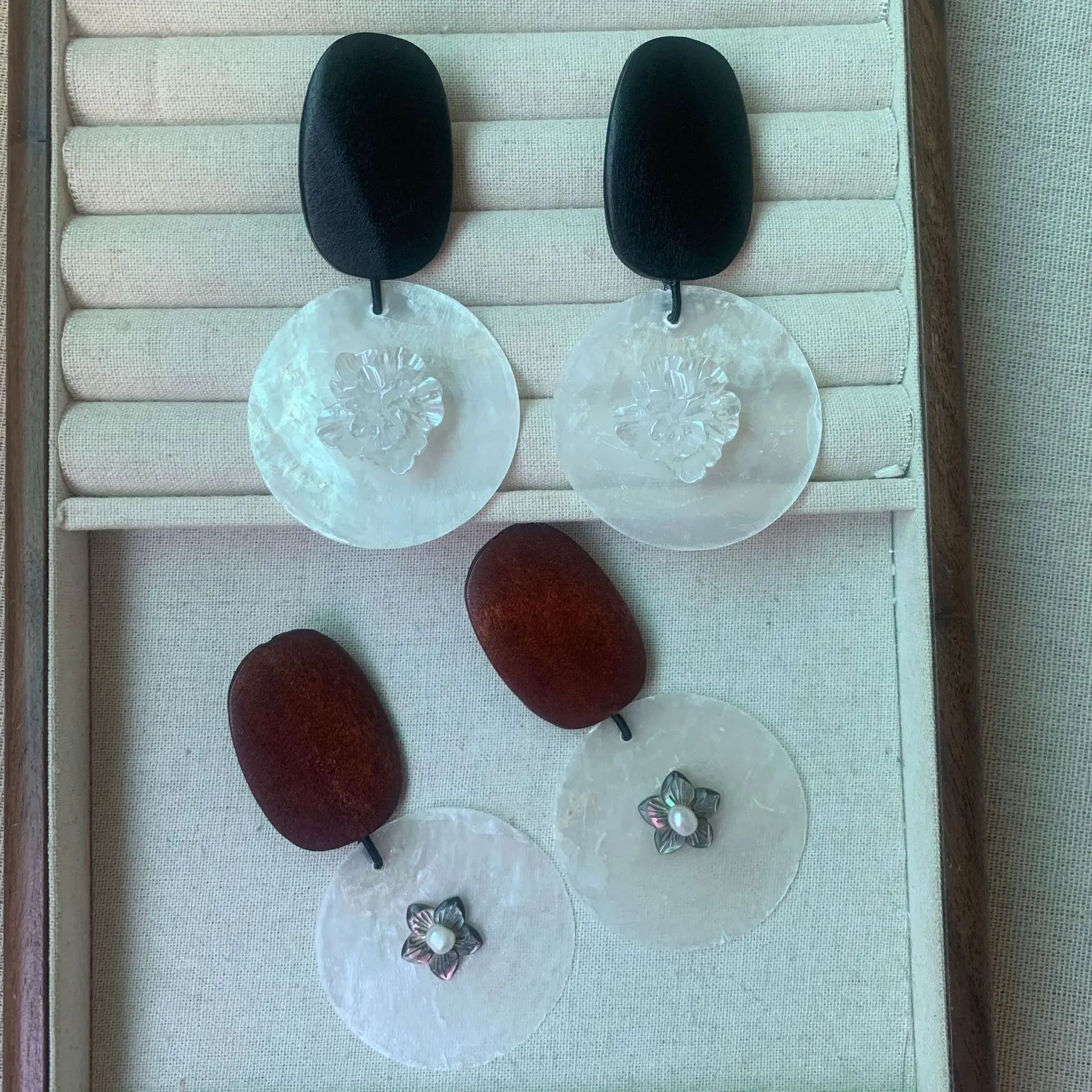 Holiday style natural fritillary black saucer shell carved flower pearl earrings wooden exaggerated stud handmade earrings women