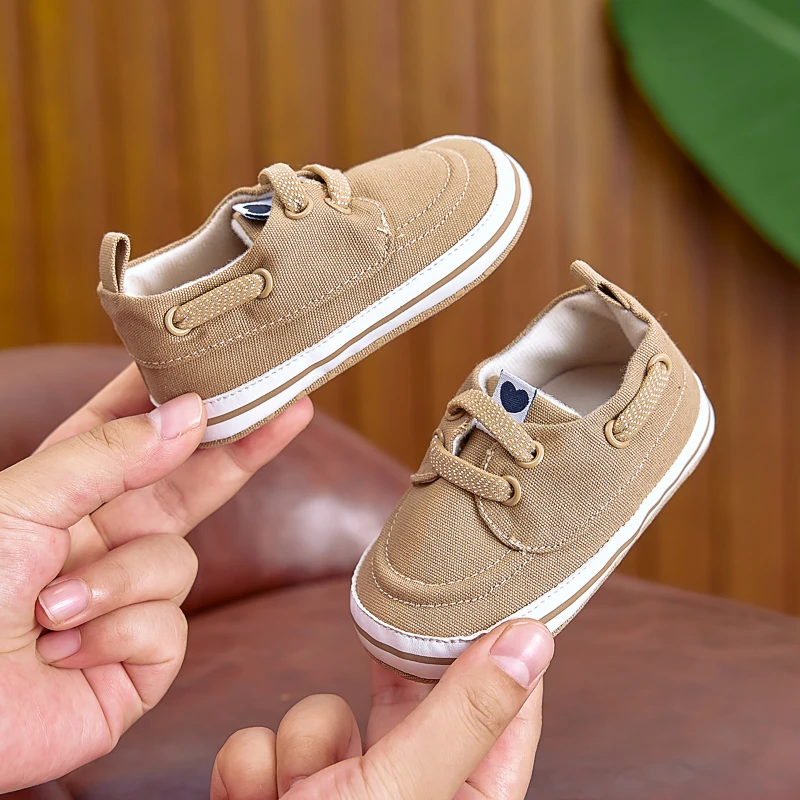 Spring and Autumn Season, Suitable for 0-1 Year Old Boys and Girls, Cloth Shoes, Daily Casual Shoes, Simple and Comfortable Slip-On Baby Walking Shoes, Suitable for Both Indoor and Outdoor Use