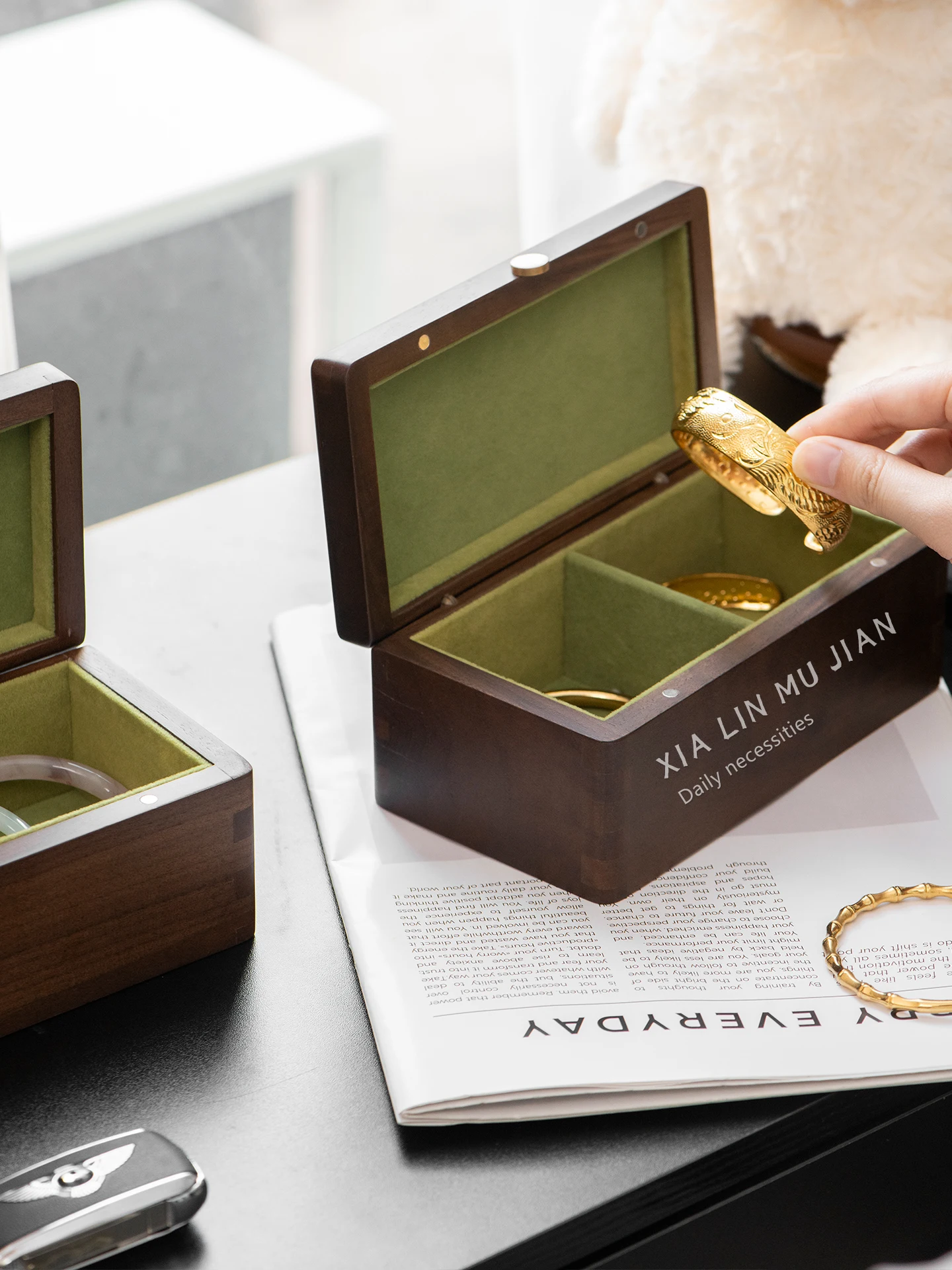 

Деревянная шкатулка для хранения браслетов, специальный дизайн, подходит для браслетов с драконом и фениксом, браслетов из тонкого нефрита, высококачественная.