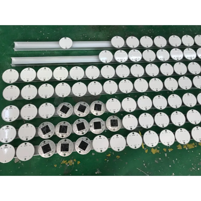 High Brightness Competitive Round Solar Road Stud Led Flashing Light Cat Eye Blinking Pavement Marker For Traffic Road Safety