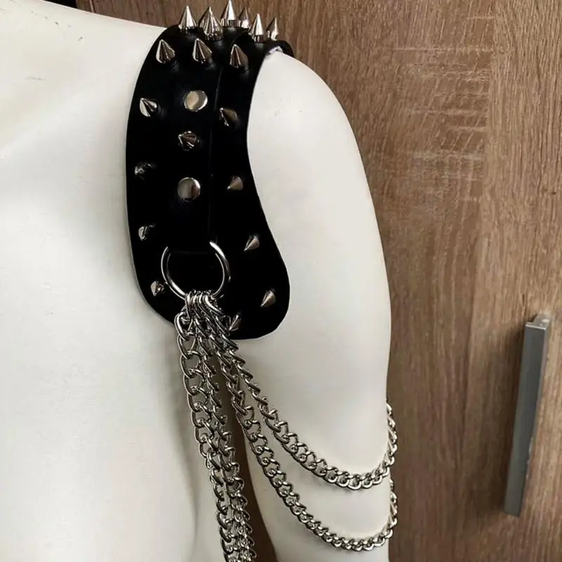 Armadura de ombro de couro unissex com detalhes de rebite – acessório de ombro de metal com borla de corrente para moda punk e gótica