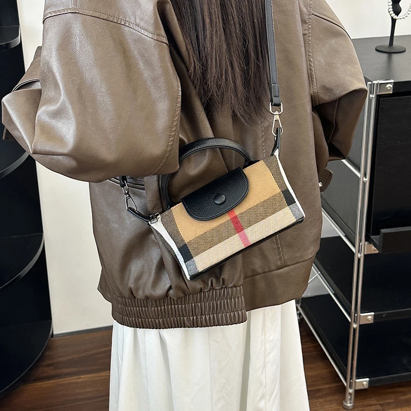 

Винтажная кожаная сумка через плечо, одобренная суперзвездами — модная пригородная сумка с элегантным буквенным логотипом и функциональностью сумки