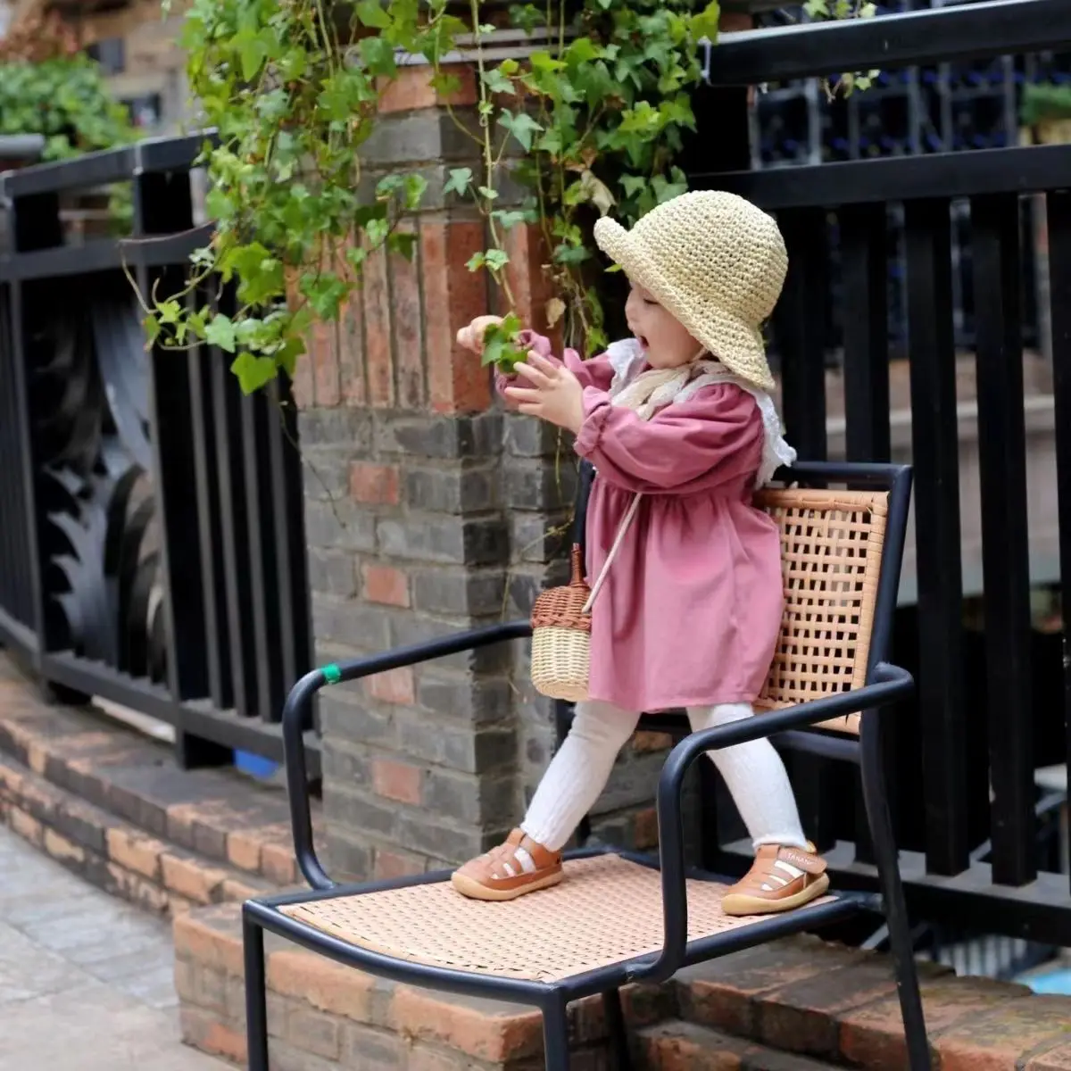 Mini monedero de paja para niños, bolsos cruzados lindos para bebés, bolsa de monedas tejida de ratán, cartera Kawaii para niños pequeños, bolso de embrague