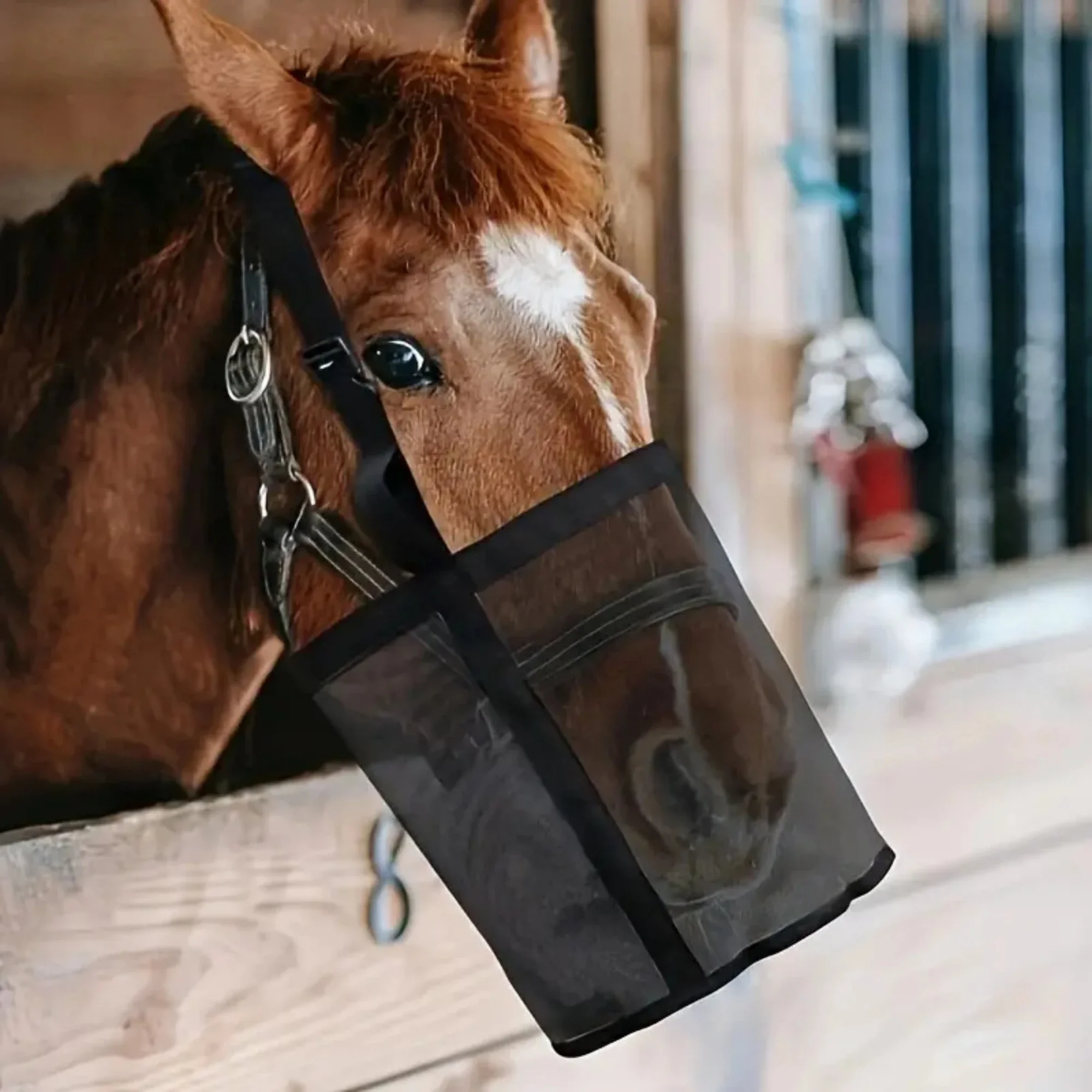 Durable Adjustable Horse Feeding Bag  Leak-Proof Grazing Muzzle with Straps, Portable Hay Feeder Tote for Equine Care