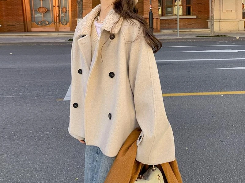 

Белоснежная двубортная короткая куртка для женщин, осень и зима 2025, новое свободное темпераментное шерстяное пальто