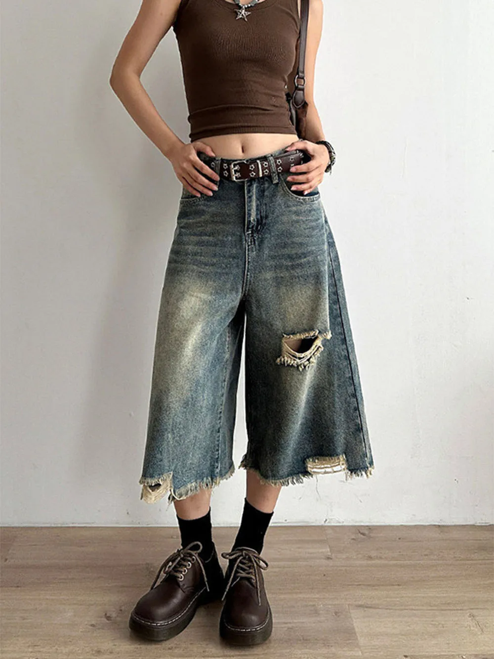 Woman‘s Capri Pants Retro Ripped Pants Simple Design High Waist Slim Fit Hole Ripped Five Points Pants Trendy Women's Shorts