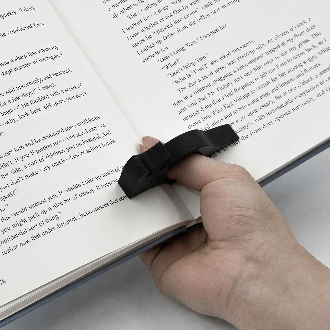 Black Bookmark Compact Thumb Bookmark Book Page Holder Non-Toxic Plastic Bookmark For Book Lovers Home Reading Outdoor Reading