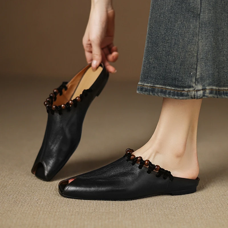 

НОВЫЕ летние женские тапочки, женская обувь из натуральной кожи, туфли с открытым носком на низком каблуке, лаконичные сандалии с открытой пяткой, современные тапочки с бусинами