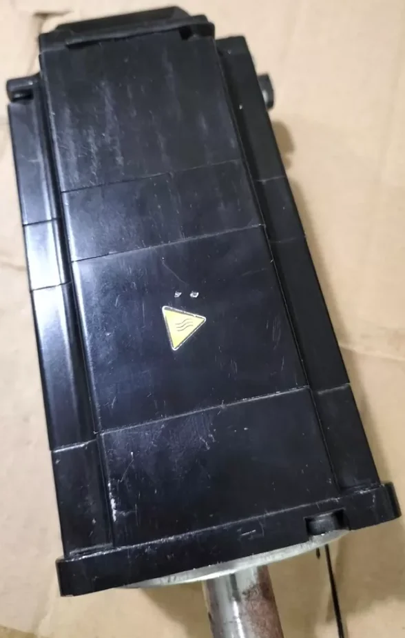 SGMMS-08A3L6E Б/у серводвигатель SGMMS 08A3L6E, быстрая доставка