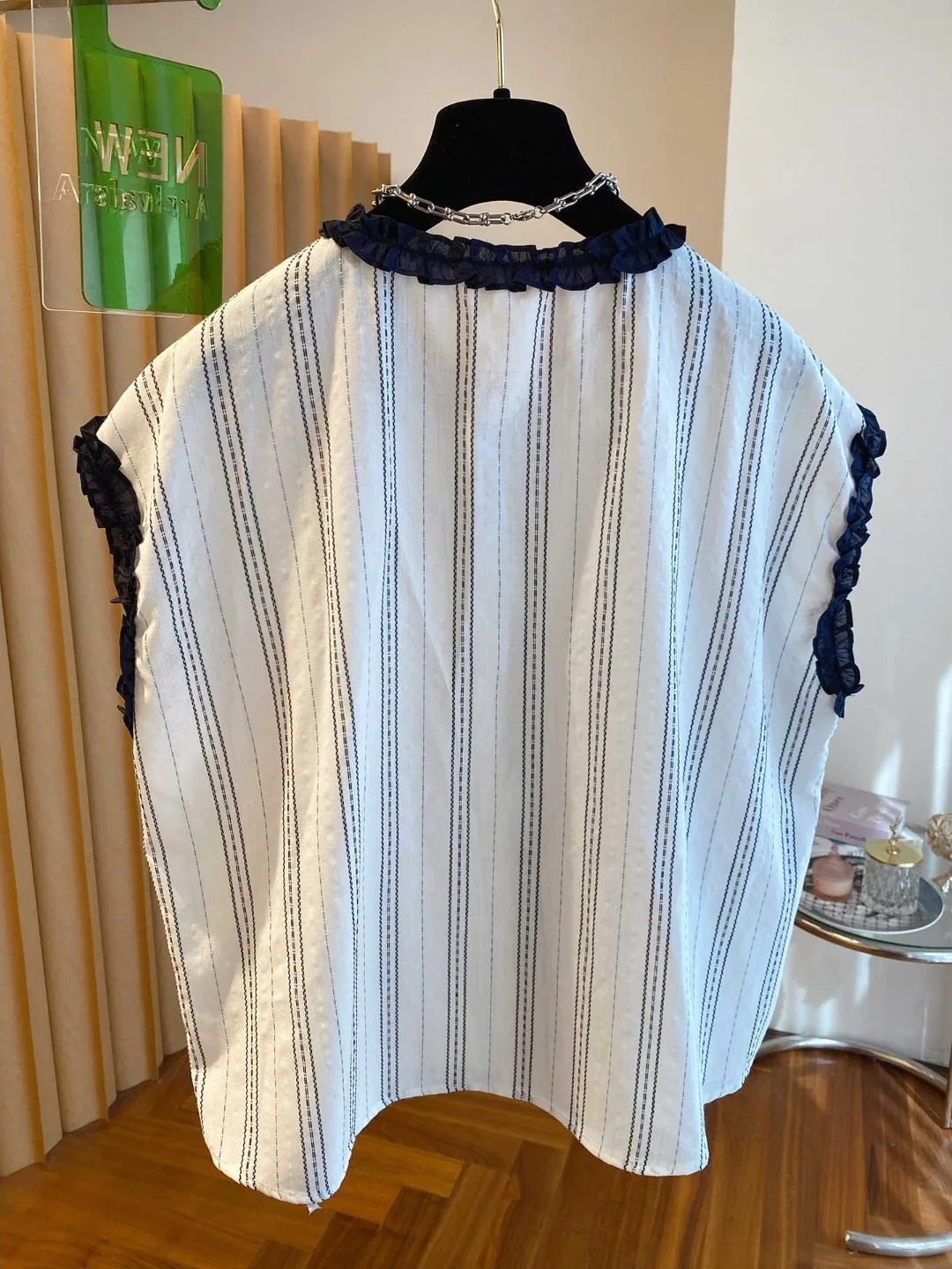 

Ele Vertical Stripe Svel irt Women's Summer Faion Thinming Vest High-End Feeling Casual Chic Lady's Top