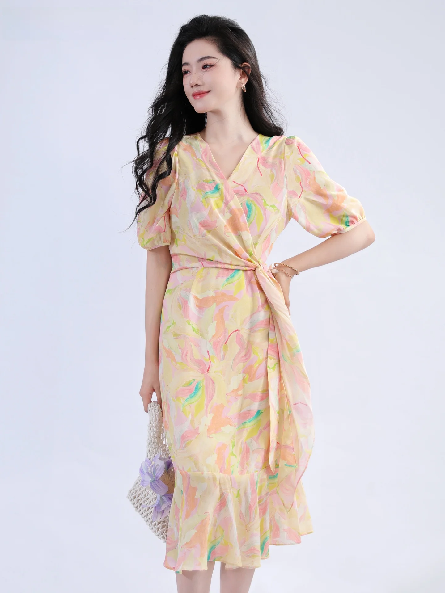 

Элегантное цельное шелковое платье женское летнее 2026 с эффектом утяжки талии, юбка-рыбий хвост, V-образный вырез, короткий рукав, из мягкой шелковой ткани