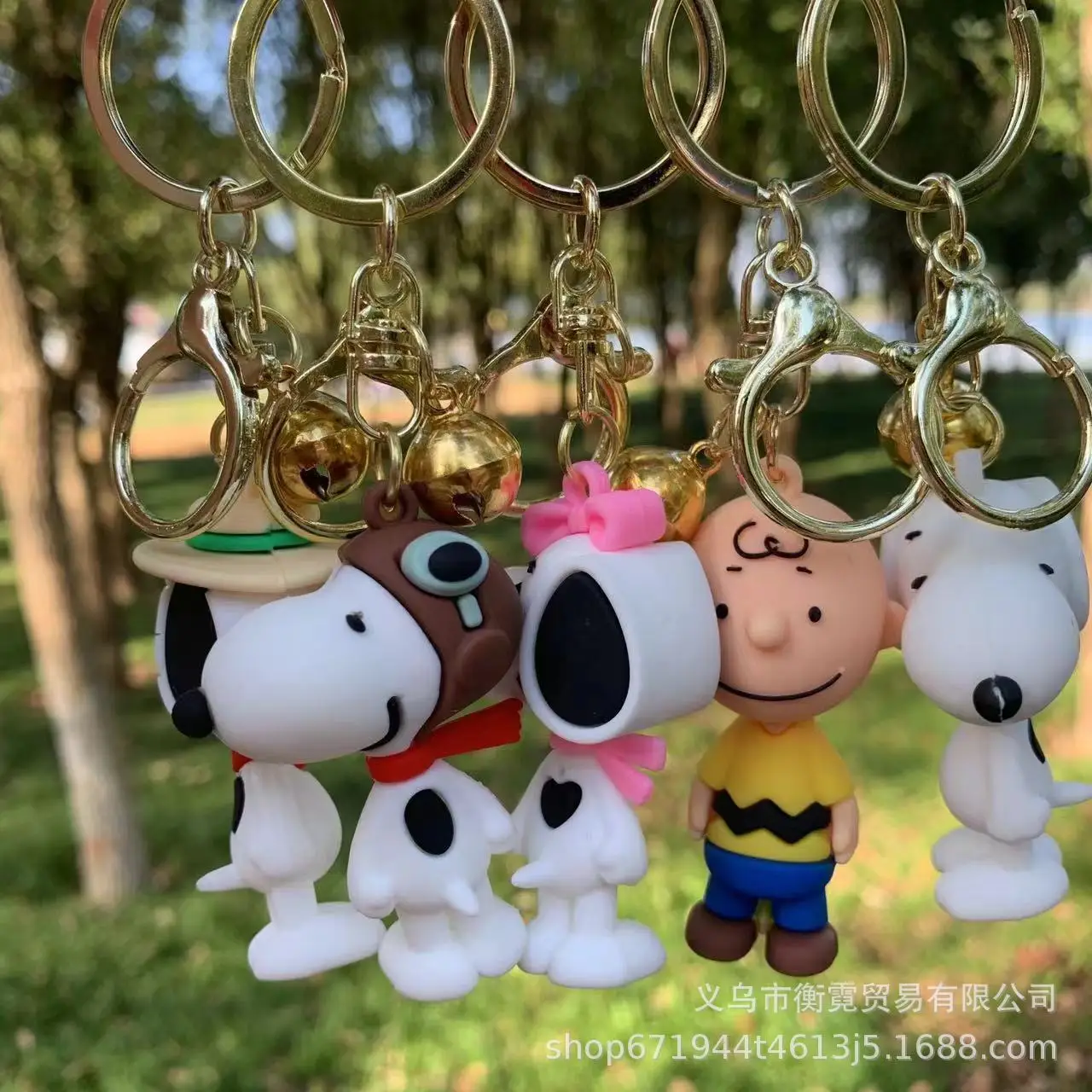 Snoopy-Llavero de dibujos animados de Charlie, colgante de muñeca para coche, colgante pequeño para niña, regalo de Navidad para pareja