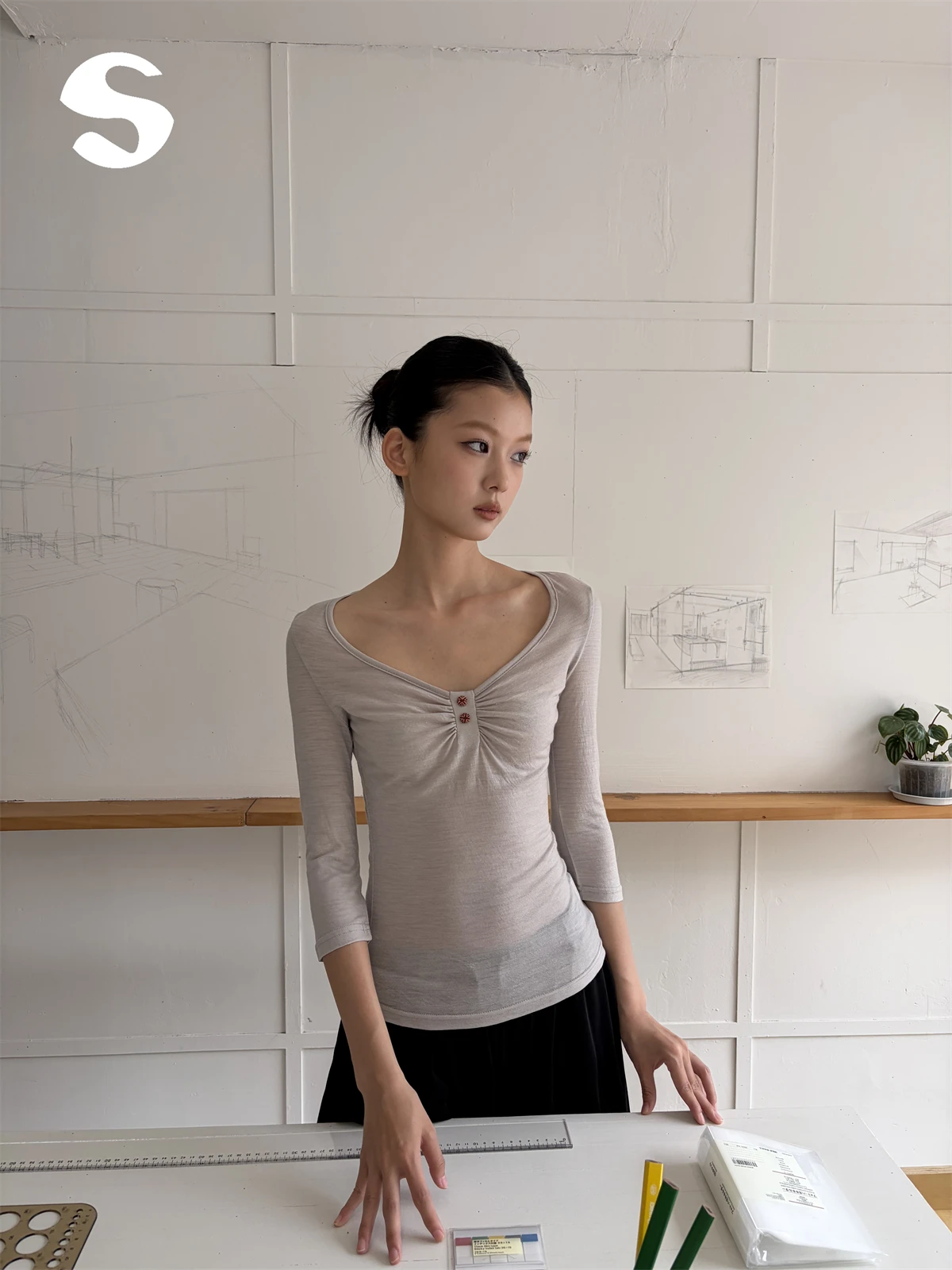 Lightweight V-neck T-shirt Women's Summer Top Slim Fit Seven-quarter Sleeve Korean Style Gentle Pleats Sleep at 11