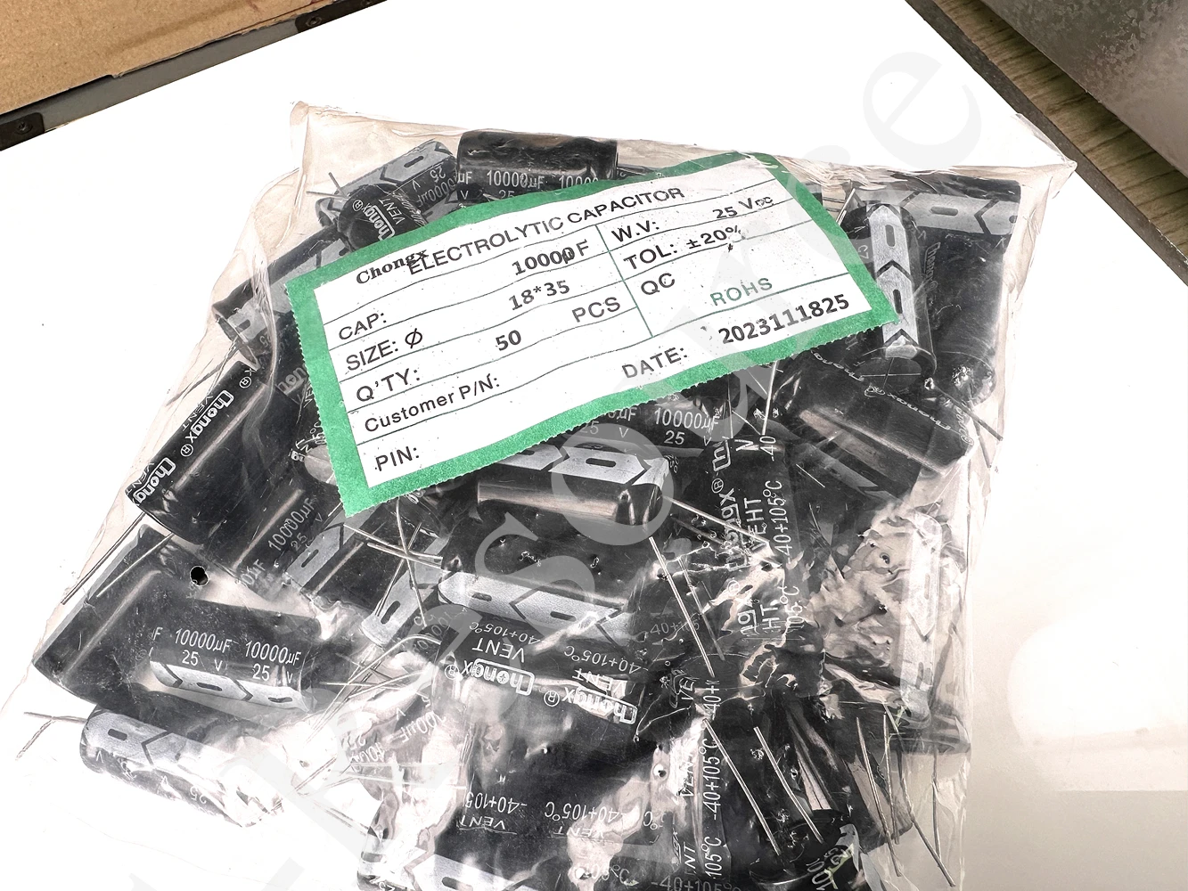 (50pcs/Bag) 25V10000UF electrolytic capacitor Aluminum electrolytic volume 18*35 in-line aluminum electrolytic capacitor