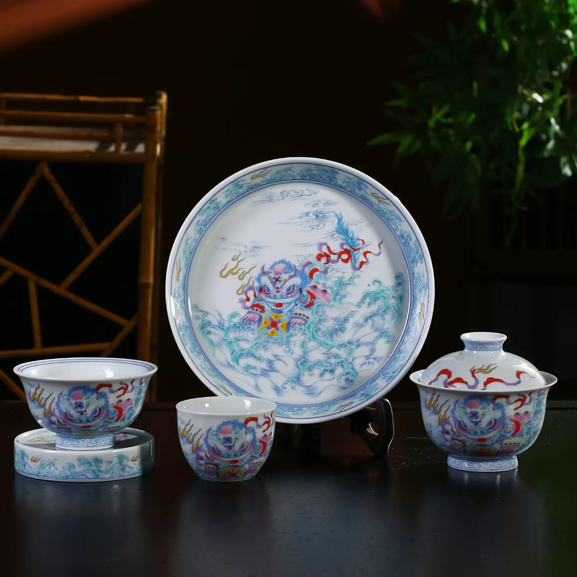 Jingdezhen ceramic fighting color lion lid bowl pot pressure bearing hand cup lid lion rolling hydrangea set handmade tea set
