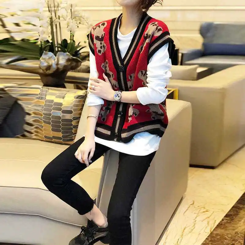 

Red Bear Knitted Cardigan T-shirt Suit for Women Autumn and Winter New Fashion Vest