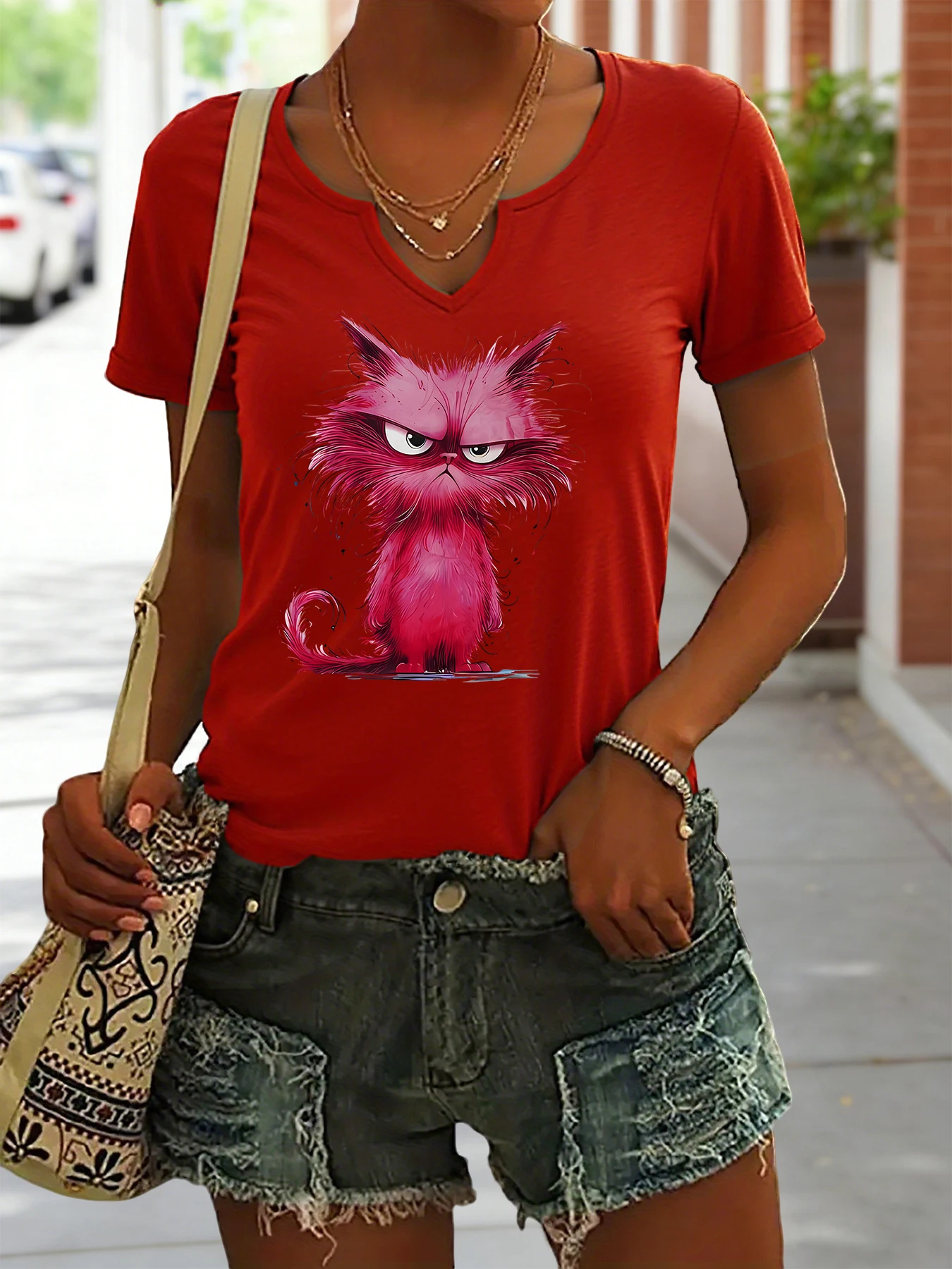 Damen-Sommer-T-Shirt mit V-Ausschnitt und kurzen Ärmeln, Grumpy Pink Fluffy Cat Cartoon-Kunstdruck, lustiges, lässiges Alltags-T-Shirt für Tierliebhaber – Detail 2