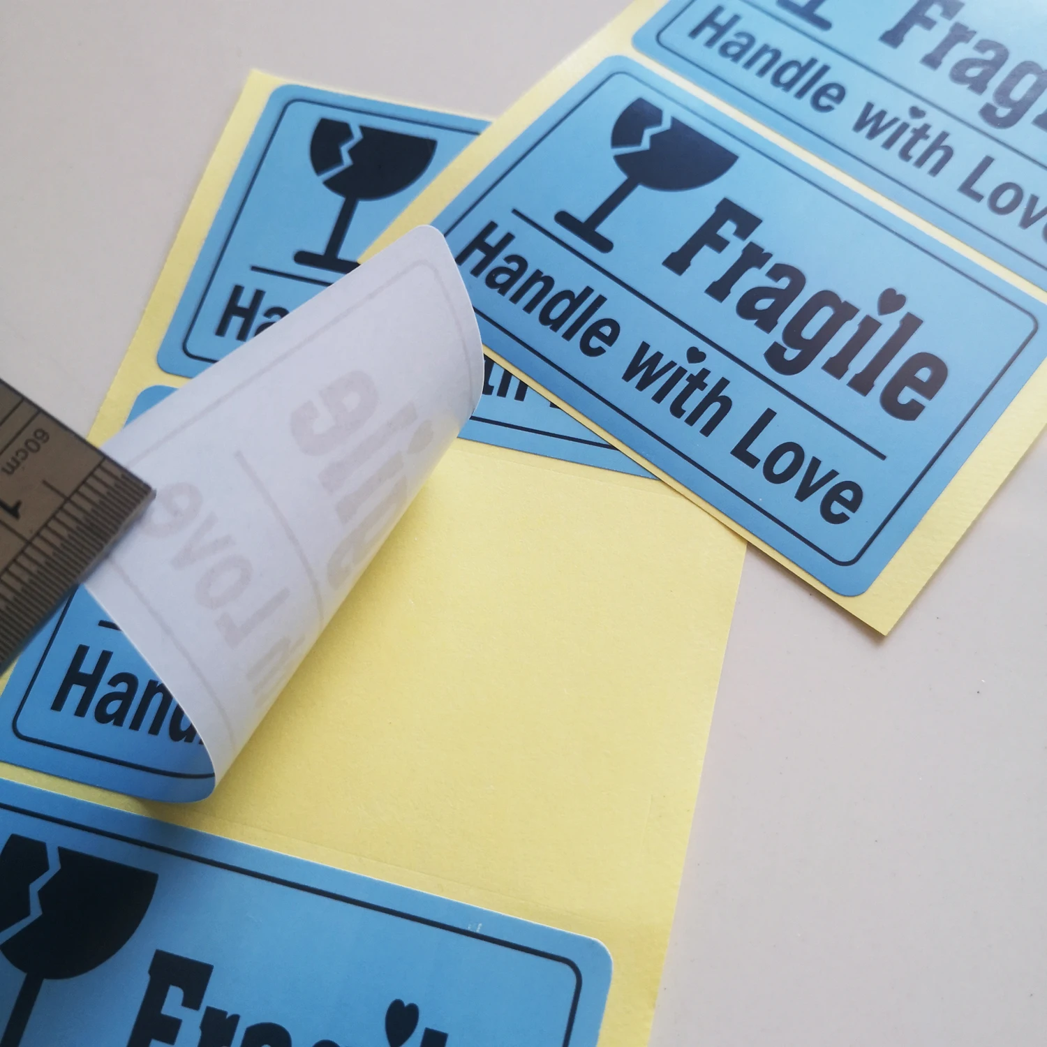 100pcs 76x51mm FRAGILE HANDLE WITH LOVE Shipping Label Package Transfer Damage Warning Sticker Cute Heart Happy Pink Reminder