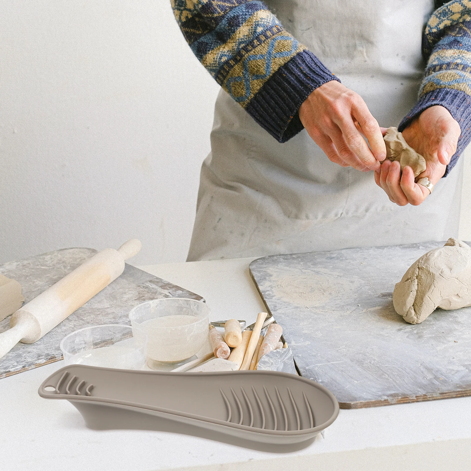 

1pc Soup Spoon Rest Silicone Utensil Holder Heat Resistant Kitchen Supplies Storage Rack For Spoons Forks Scrapers Coffee Spoons