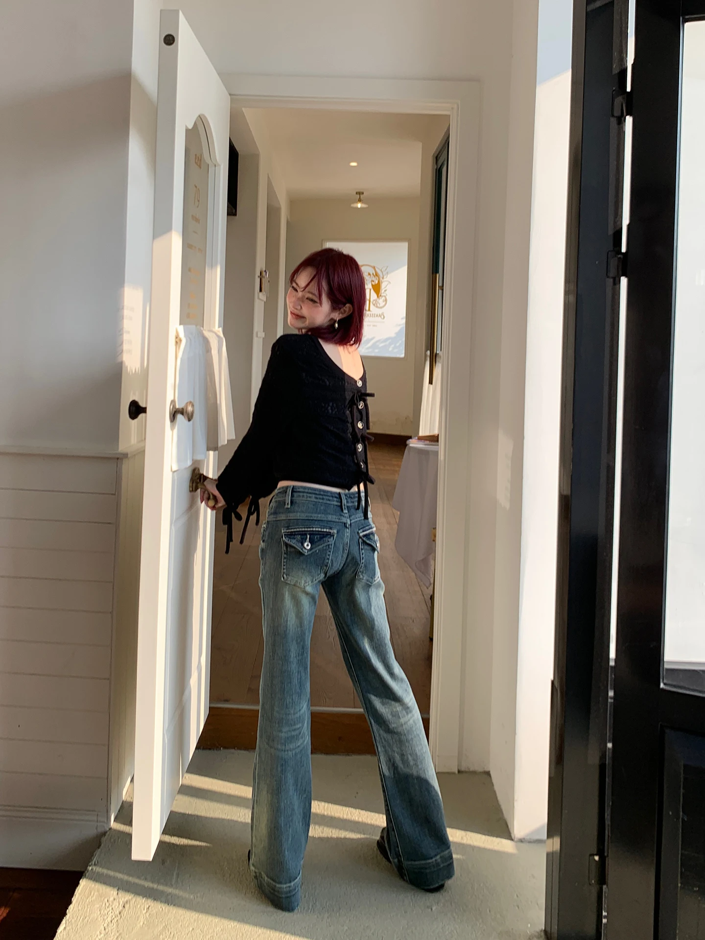 

Эластичные джинсы с низкой талией, удлиняющие джинсы с мясной ногой, расклешенные длинные брюки, женские джинсовые прямые джинсы средней длины, тренд