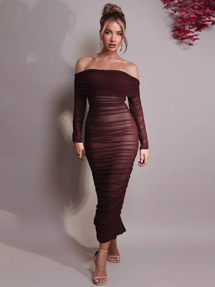 Mozision Off-ไหล่แขนยาวเซ็กซี่ชุดMaxiสําหรับผู้หญิงฤดูใบไม้ร่วงใหม่Strapless Backless Bodycon Ruchedพรรคชุดยาว