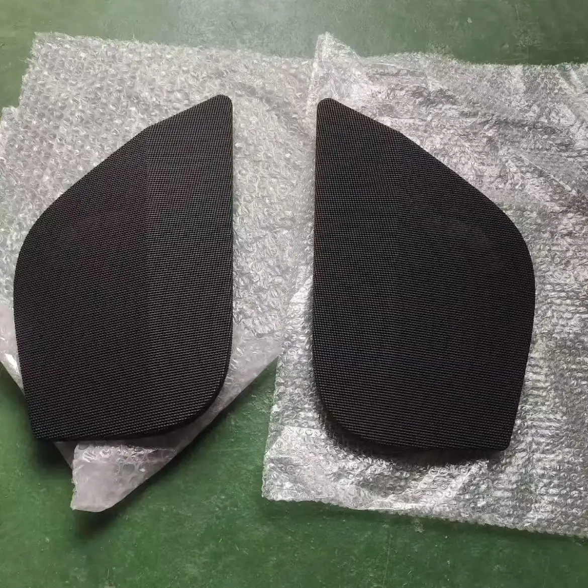 

2024 for Tesla Model 3 Highland Front Door Panel Black Horn Mesh Cover Protective Cover