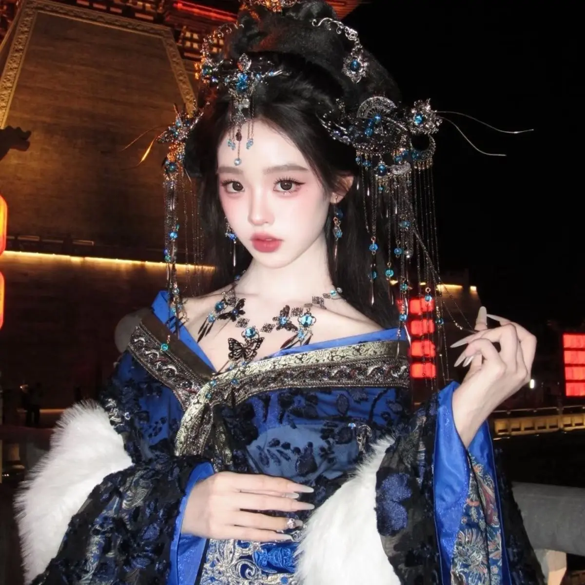 A Set of Slightly Dark Antique Style Headgear Suits Blue Retro Oriental Versatile Headgear
