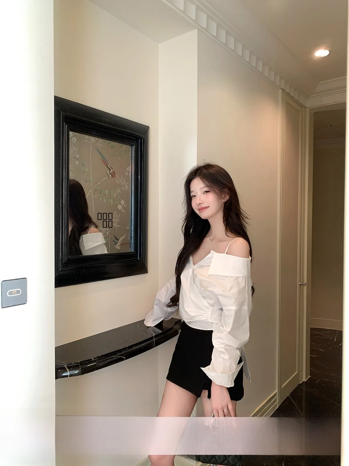 

Женский укороченный топ YOLI Zhang Yuli Street Style с открытыми плечами, длинными рукавами и эффектом утяжки на талии