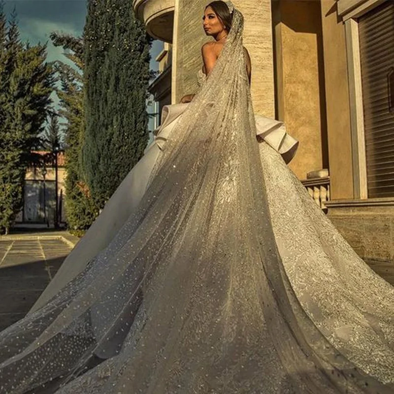 2025 Elegante abito da sposa a sfera senza maniche Sweetheart che borda cristallo con strascico Abito lungo da sposa Robe De mariée