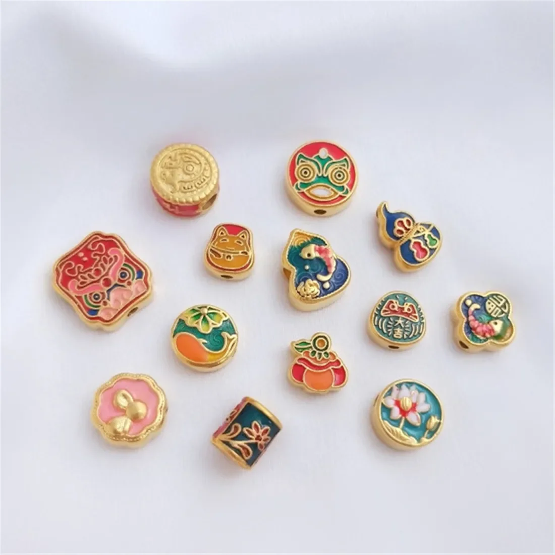 

Sha Jin Di You Shao Lan Chuan Zhu Accessories Zhao Cai Mao Xing Shi Lian Hua Ge Zhu Gu Zhu Di Y Bracelet Jewelry Transport Beads