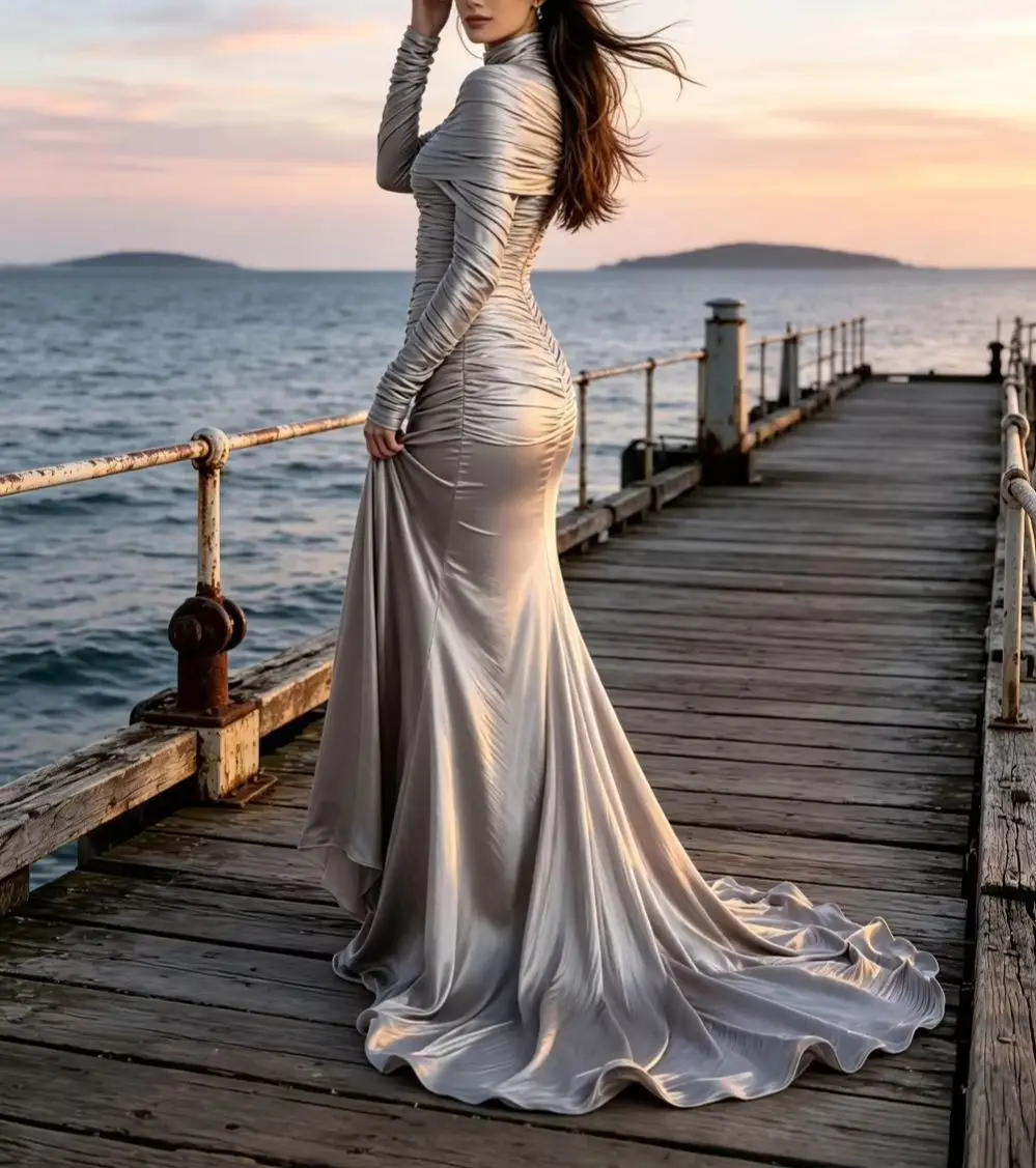 Customized Silver Pleated Slim Fit Mermaid Evening Gown for 2026 New High Neck Long Tail Graduation Gown Suitable for Parties